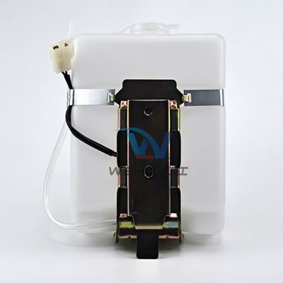 XCMG ウインドブレーカースプレーボトル カトー ユニバーサル冷却剤拡張タンク